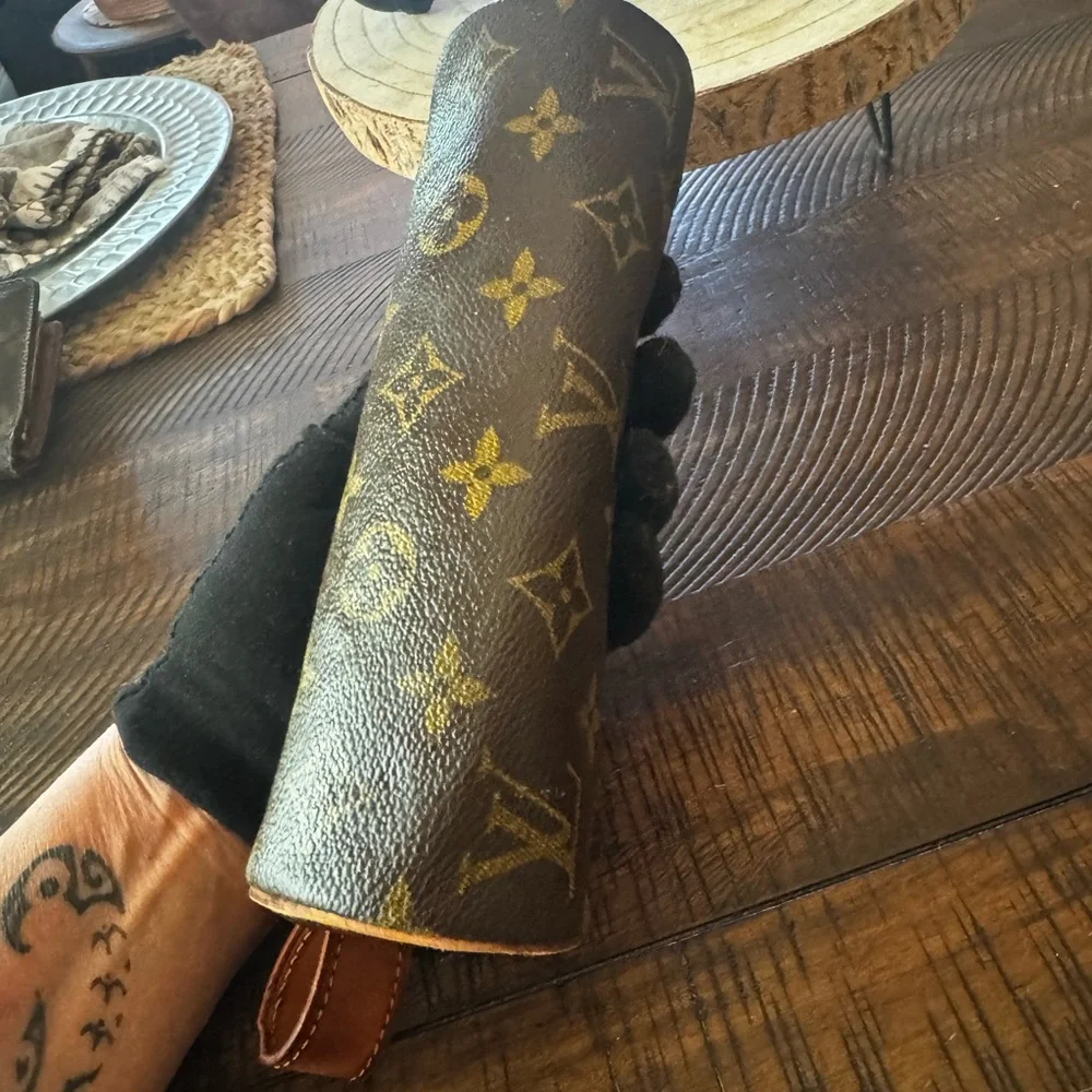 LOUIS VUITTON 
Monogram Trousse Ronde 20 Makeup Case - Picture 8 of 15